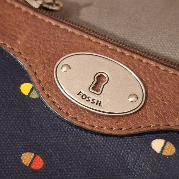 Fossil Key-Per Wristlet 7" x 3.5" Coated Canvas Leather Retro Geometric Clutch - Picture 2 of 9